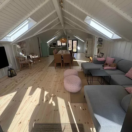 Semesterbostad Stort Sommarhus Nära Och Hamn *