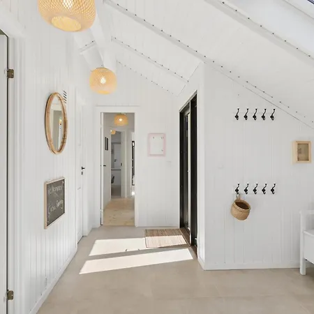 Stort Sommarhus Nära Och Hamn